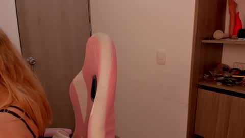 Snapshot of lollypetitte_ chatting on February 15, 2:58 am Lolly online show from February 15, 2:58 am