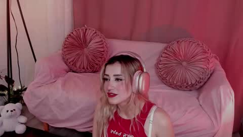 Snapshot of lollypetitte_ chatting on October 1, 4:44 am Lolly online show from October 1, 4:44 am