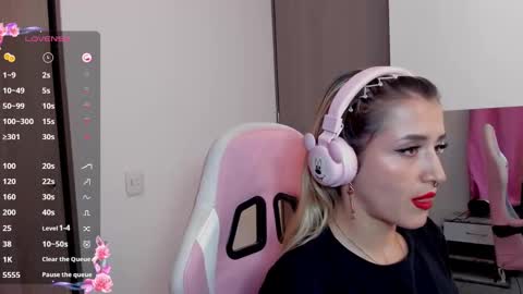 Snapshot of lollypetitte_ chatting on January 26, 3:38 am Lolly online show from January 26, 3:38 am