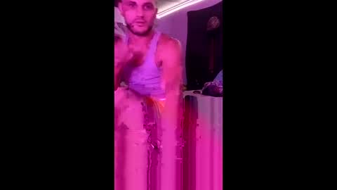 lookhim25 online show from April 2, 4:09 am