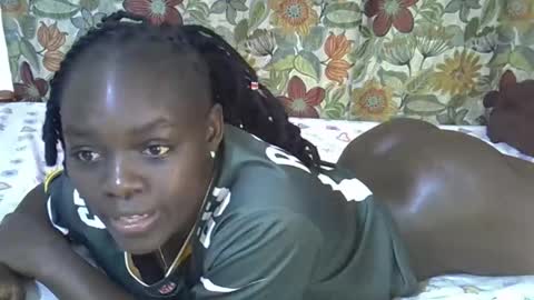 lora_amor online show from June 4, 5:52 pm