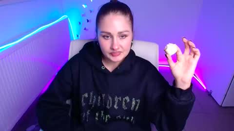 Snapshot of lora_kisses chatting on October 21, 11:37 am Lora online show from October 21, 11:37 am