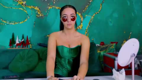 Snapshot of lorawarnner chatting on December 28, 5:35 pm Miss online show from December 28, 5:35 pm