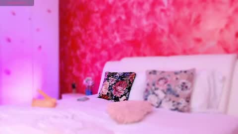 lorenafire online show from April 15, 4:49 am