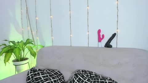 L O R E N online show from April 20, 9:40 pm