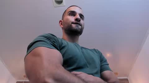 Snapshot of lorenzo_walker_ chatting on February 27, 5:37 pm L O R E N Z O Thumbs Up help online show from February 27, 5:37 pm