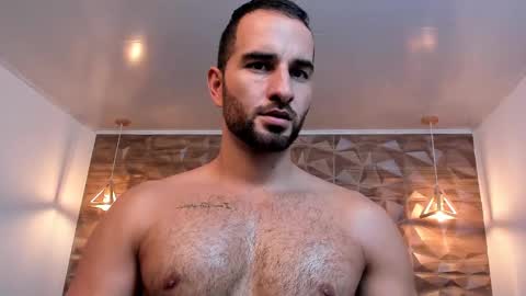 Snapshot of lorenzo_walker_ chatting on February 14, 5:46 pm L O R E N Z O Thumbs Up help online show from February 14, 5:46 pm