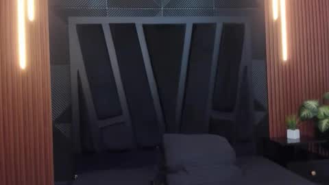  L O R E N Z O  Thumbs Up help  online show from December 22, 6:03 pm