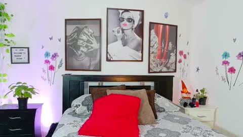 loretahorny online show from March 9, 1:05 pm