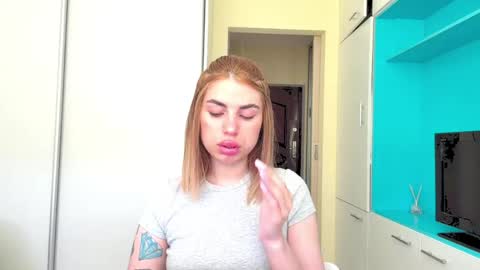 Mia online show from June 9, 10:15 am