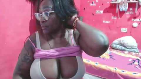 Snapshot of loretybighot chatting on October 1, 7:13 pm loretybighot online show from October 1, 7:13 pm