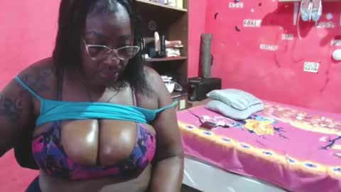 Snapshot of loretybighot chatting on September 28, 2:37 pm loretybighot online show from September 28, 2:37 pm