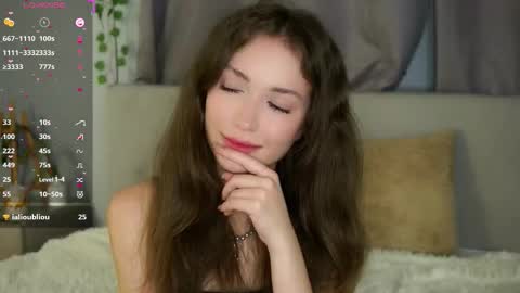 Snapshot of loriamarzinske chatting on October 12, 10:22 pm Naomi online show from October 12, 10:22 pm