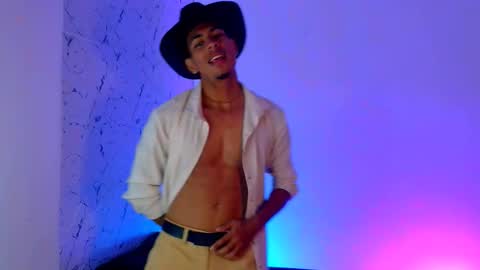 Lorian Vikel  online show from February 28, 4:05 am