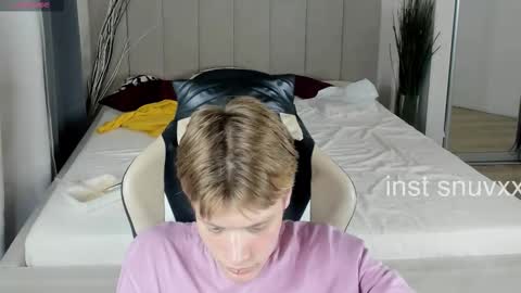 Snapshot of louie_evans chatting on September 17, 8:12 pm louie_evans online show from September 17, 8:12 pm