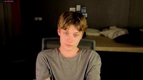 Snapshot of louie_evans chatting on October 12, 8:10 pm louie_evans online show from October 12, 8:10 pm