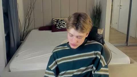 Snapshot of louie_evans chatting on September 29, 5:23 pm louie_evans online show from September 29, 5:23 pm