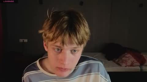 Snapshot of louie_evans chatting on October 9, 3:39 pm louie_evans online show from October 9, 3:39 pm