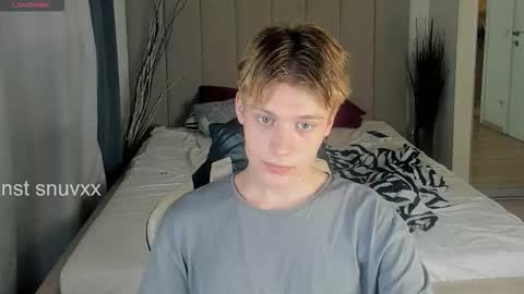 Snapshot of louie_evans chatting on September 12, 2:35 am louie_evans online show from September 12, 2:35 am