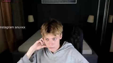 Snapshot of louie_evans chatting on September 9, 9:04 pm louie_evans online show from September 9, 9:04 pm