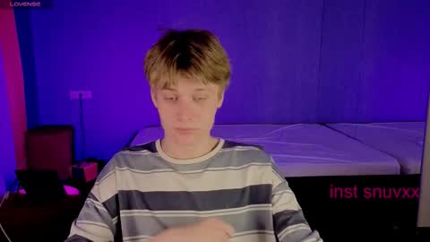 Snapshot of louie_evans chatting on October 10, 3:51 pm louie_evans online show from October 10, 3:51 pm