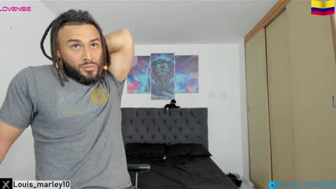 louis_marley_ online show from February 6, 8:45 pm