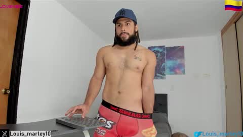 louis_marley_ online show from December 3, 8:53 pm