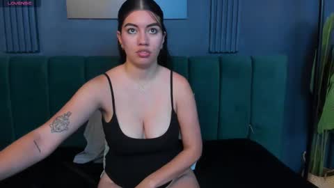 Louren Fox online show from December 4, 6:18 pm