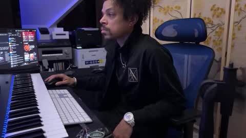 Prynce online show from April 25, 4:25 am