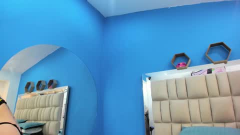 Melany  online show from February 9, 1:15 pm