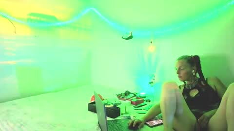 lovecandycunt143 online show from September 9, 9:31 am