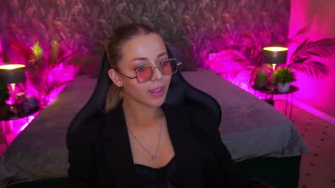 loveedove online show from June 2, 6:48 am