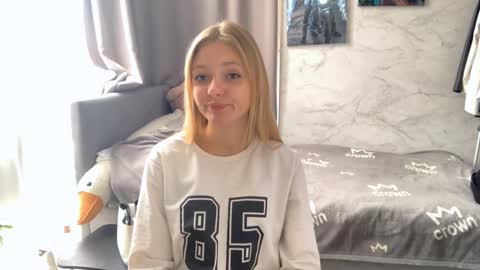 Snapshot of lovelladeboer chatting on October 12, 7:12 am Ella online show from October 12, 7:12 am