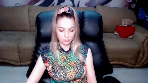 private open online show from November 7, 1:57 pm