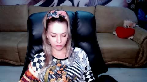 private open online show from April 10, 2:11 pm