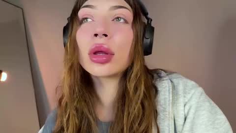 Elsa online show from March 12, 4:30 am