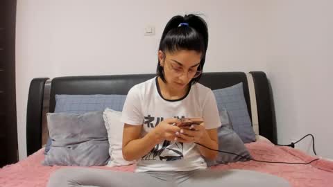 Emma online show from February 8, 9:36 pm