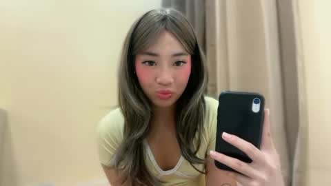 lovely_leah23 online show from April 14, 12:03 am