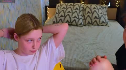 your sweet girls online show from April 8, 11:02 am