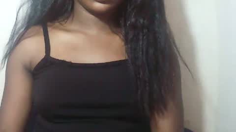 lovelylarra online show from February 21, 7:44 am