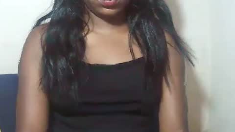 lovelylarra online show from February 7, 11:24 am