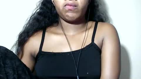 lovelylarra online show from July 21, 8:33 pm