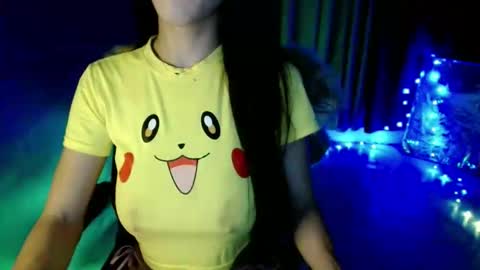 lovelypetite143 online show from March 23, 8:30 am