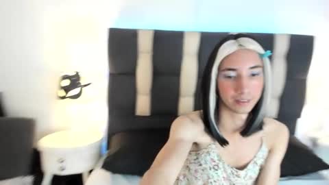 loverisu online show from November 3, 9:49 pm