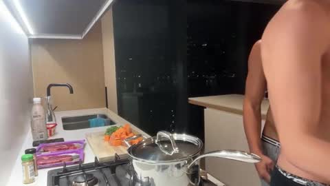 Snapshot of loves_leo chatting on September 29, 1:21 pm Leo Loves online show from September 29, 1:21 pm