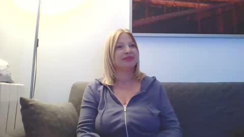 Snapshot of lovestar544963 chatting on January 20, 11:21 pm Marlyn online show from January 20, 11:21 pm