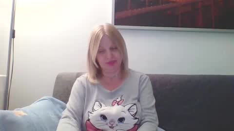 Snapshot of lovestar544963 chatting on February 20, 10:15 pm Marlyn online show from February 20, 10:15 pm