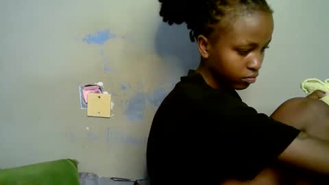 lovly_lastborn1 online show from April 9, 6:19 am