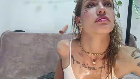 lu_pink online show from April 21, 12:45 pm