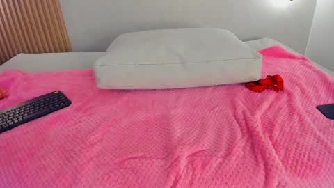 Lua Rosse online show from April 10, 6:30 am